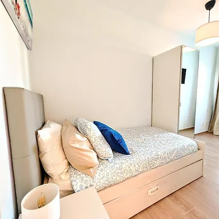 O Lar Da Mota ,playa Flamingo * Playa Blanca (Lanzarote)